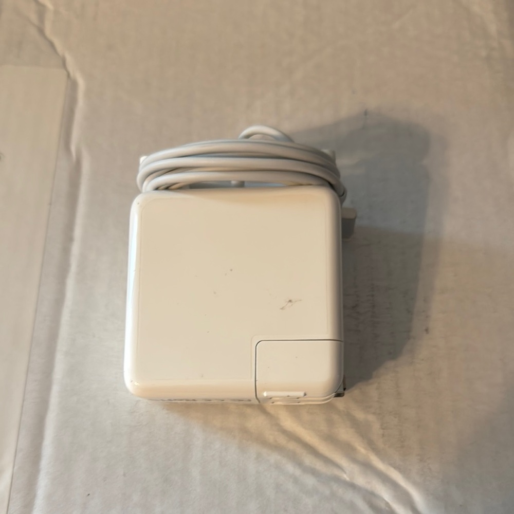 Apple White Power Adapter mag safe 2 charger